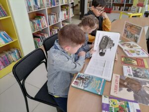 Read more about the article ЧИТАЕМ КНИГИ О ВОЙНЕ