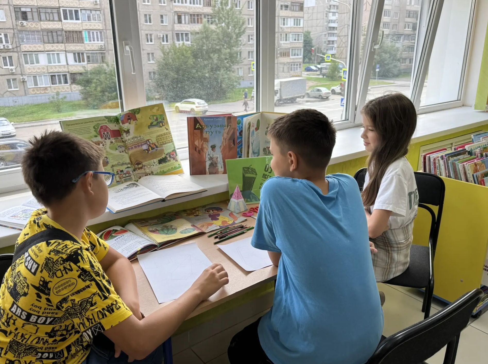 Read more about the article ДЕНЬ АРБУЗА В БИБИЛИОТЕКЕ
